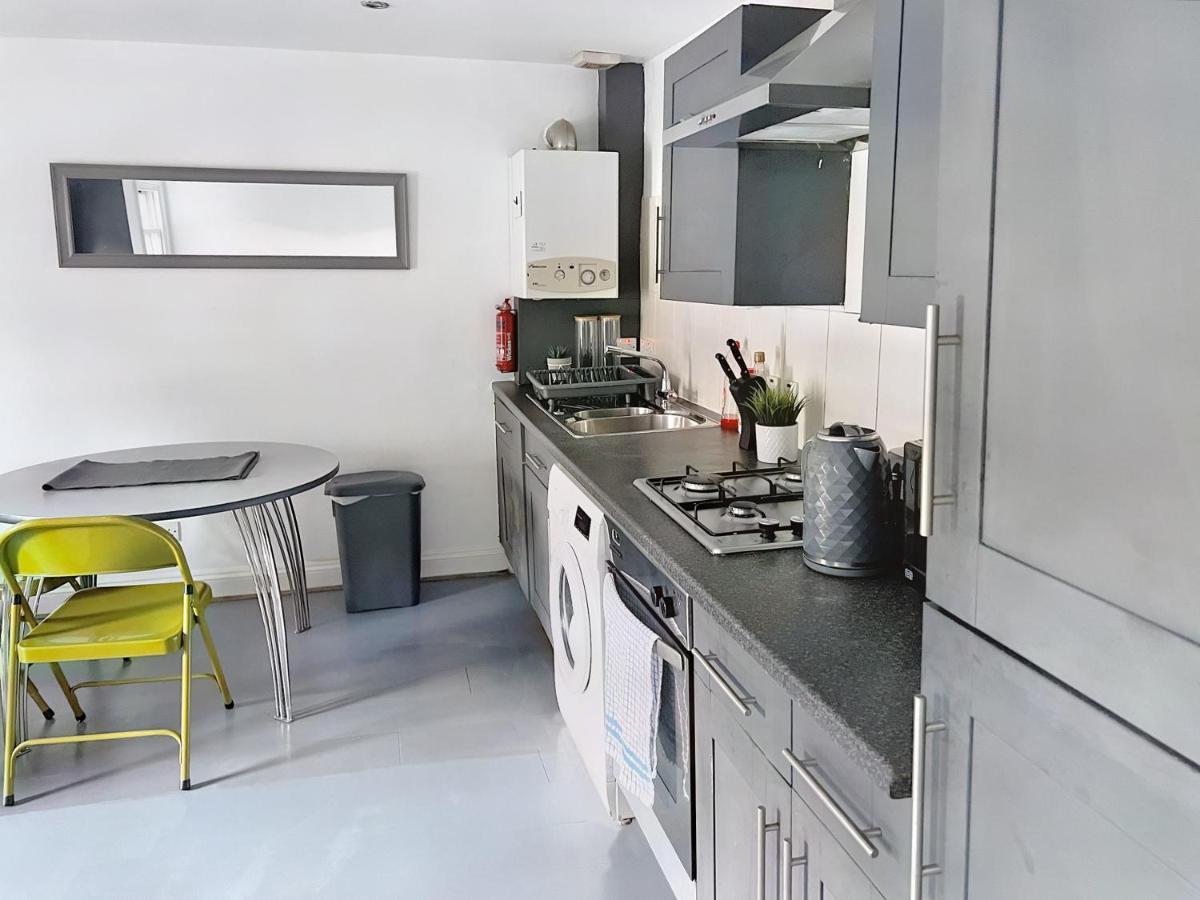 Lovely 2-Bedroom Serviced Apartment Greater لندن المظهر الخارجي الصورة