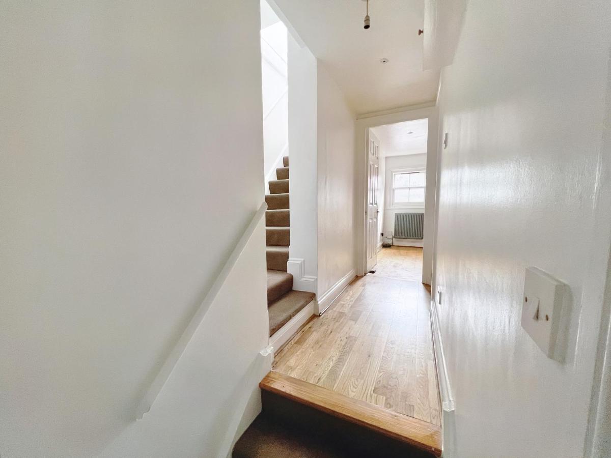 Lovely 2-Bedroom Serviced Apartment Greater لندن المظهر الخارجي الصورة