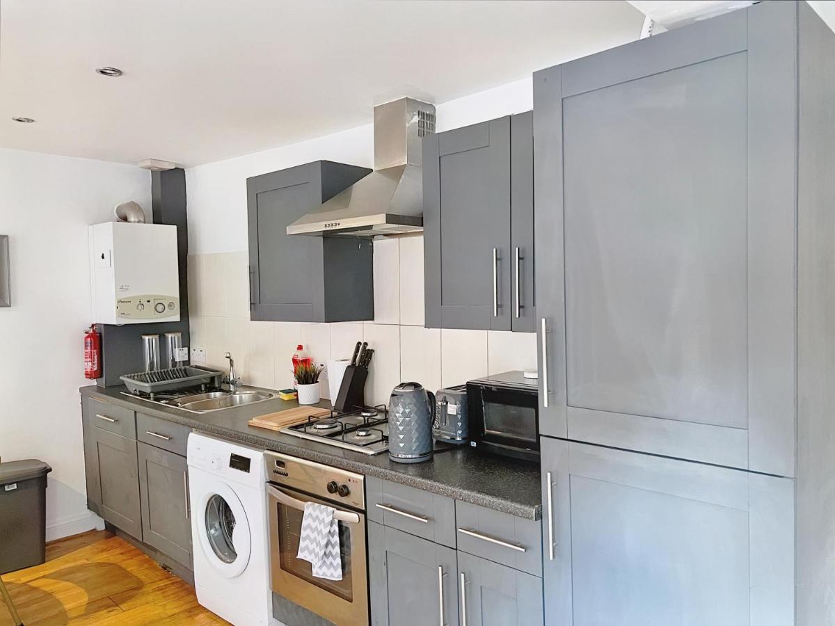Lovely 2-Bedroom Serviced Apartment Greater لندن المظهر الخارجي الصورة