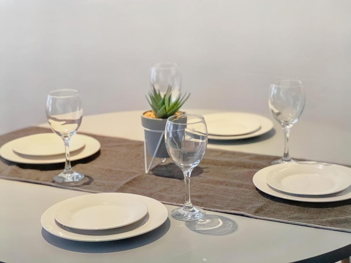 Lovely 2-Bedroom Serviced Apartment Greater لندن المظهر الخارجي الصورة
